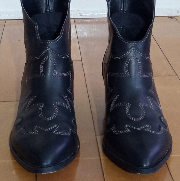 Chinese Laundry Fiona Black Western Ankle Boots with Pointed Toe and Medium Heel - Picture 2 of 11